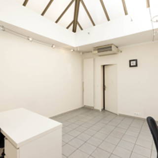 Bureau privé 18 m² 5 postes Location bureau Rue Poliveau Paris 75005 - photo 1